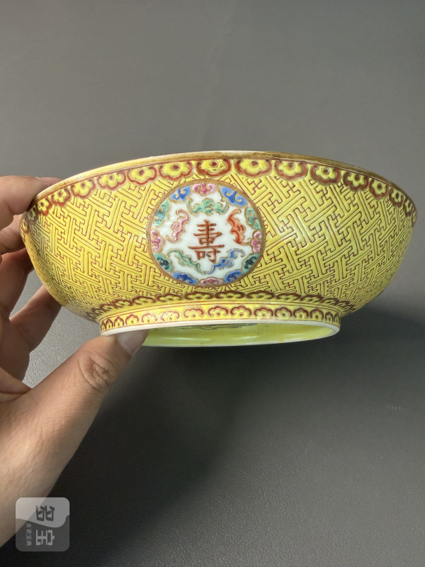 清同治 珊瑚红地粉彩葫芦纹开光福禄寿喜盘（一对） - 图7